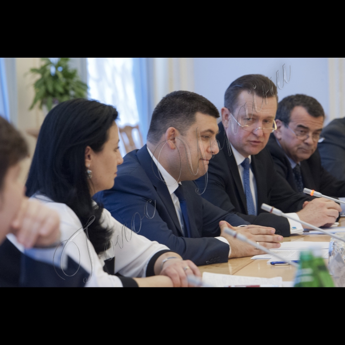 14 травня 2015
Зустріч Голови ВР України Володимира Гройсмана з делегацією неформальної групи «Друзі Європейської України» в Європейському парламенті.

н.д. Іванна Климпуш-Цинцадзе і Голова ВР України Володимир Гройсман