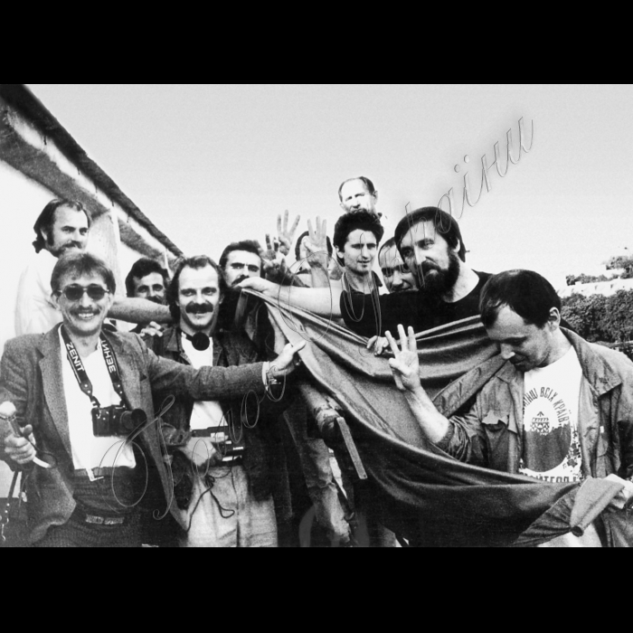 25.08.1991 З даху будинку ЦК КПУ знімають червоний прапор