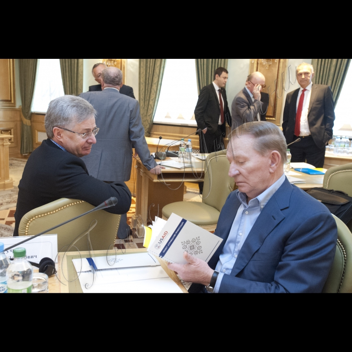 15 травня 2015 Під головуванням Голови ВР України Володимира Гройсмана відбулося чергове засідання Конституційної комісії.