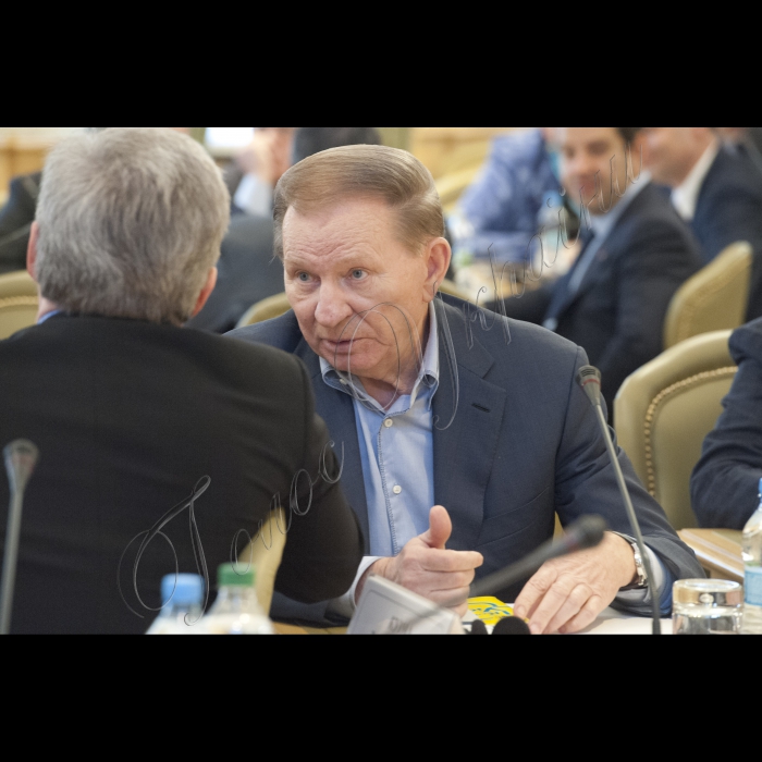 15 травня 2015 Під головуванням Голови ВР України Володимира Гройсмана відбулося чергове засідання Конституційної комісії. Леонід Кучма