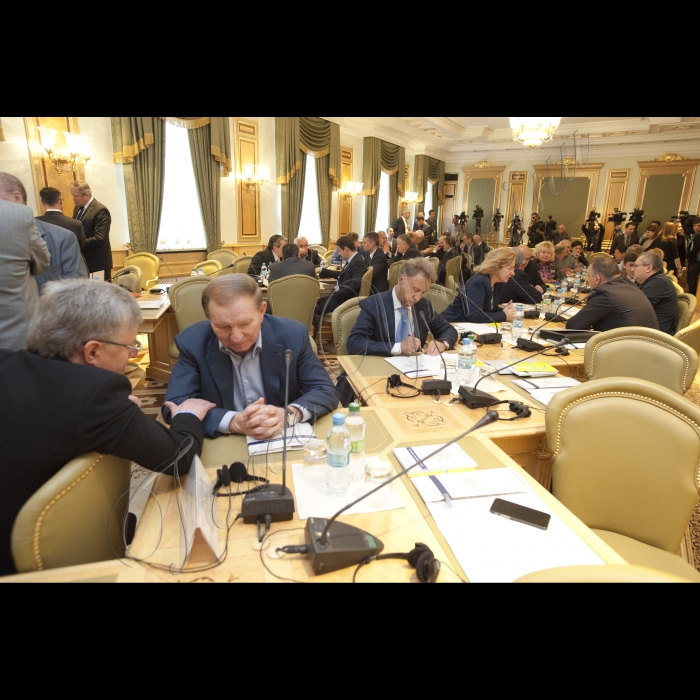15 травня 2015 Під головуванням Голови ВР України Володимира Гройсмана відбулося чергове засідання Конституційної комісії.