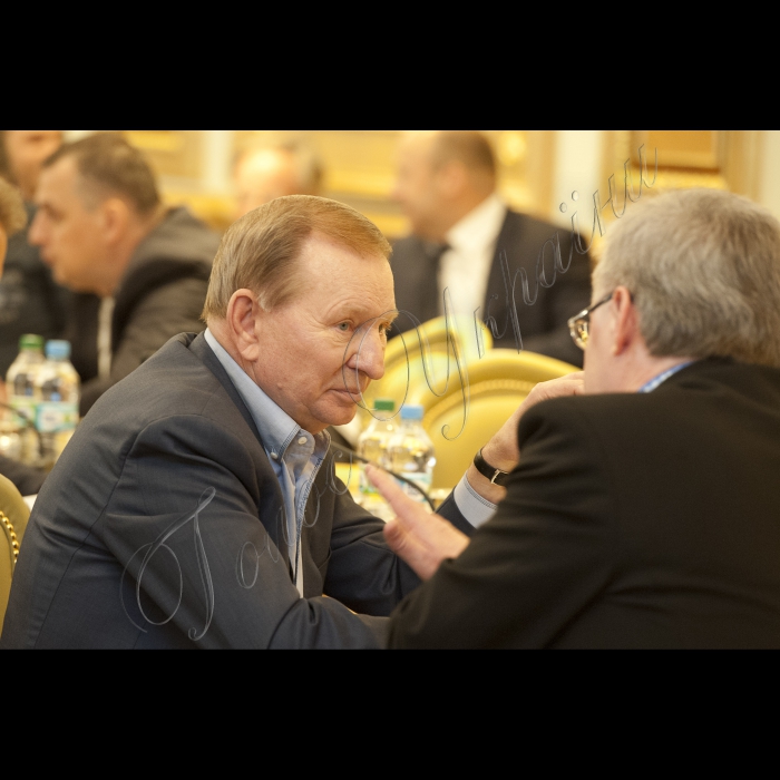 15 травня 2015 Під головуванням Голови ВР України Володимира Гройсмана відбулося чергове засідання Конституційної комісії. Леонід Кучма