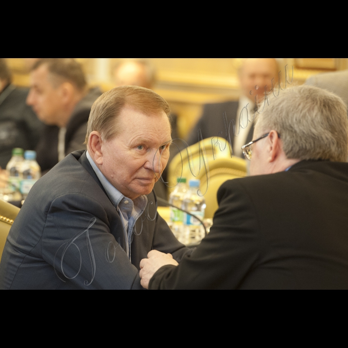 15 травня 2015 Під головуванням Голови ВР України Володимира Гройсмана відбулося чергове засідання Конституційної комісії. Леонід Кучма