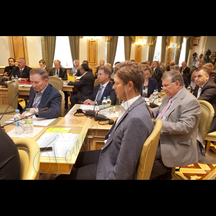 15 травня 2015 Під головуванням Голови ВР України Володимира Гройсмана відбулося чергове засідання Конституційної комісії.