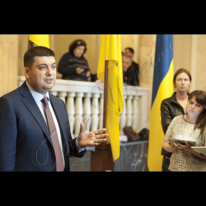 15 травня 2015
Брифінг Голови ВР України Володимира Гройсмана по закінченні чергового засідання Конституційної комісії.