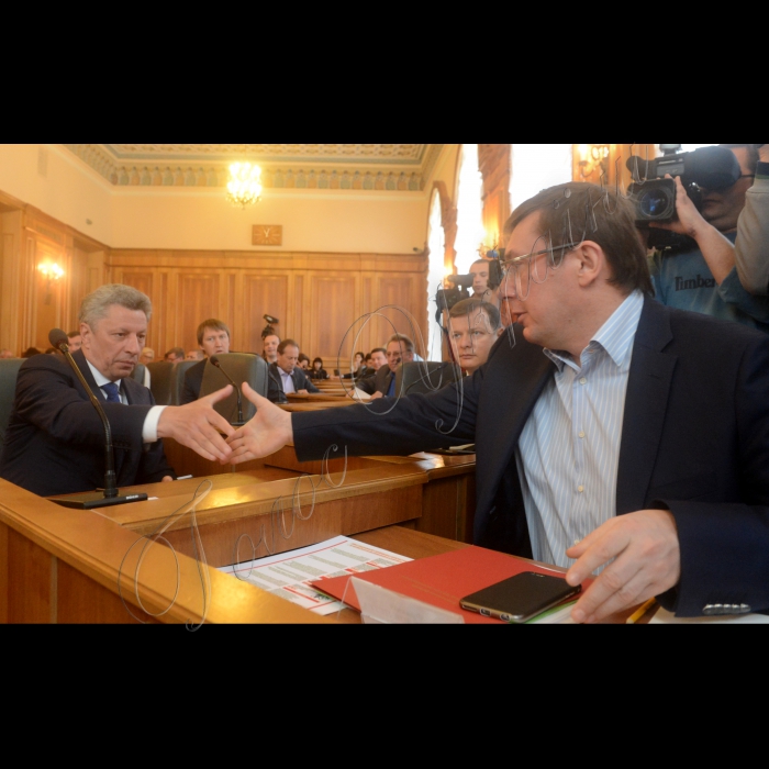 18 травня 2015
Засідання погоджувальної ради у ВР
Юрій Бойко (ОП) Юрій Луценко (БП)