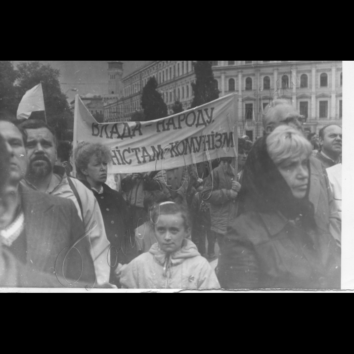Київ, Софіївський майдан - молебень до річниці Чорнобильської катастрофи.
