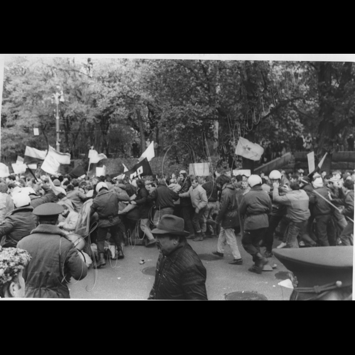 Мітинги. 1992 рік.
Студенти біля ВР. Сутички з міліцією.