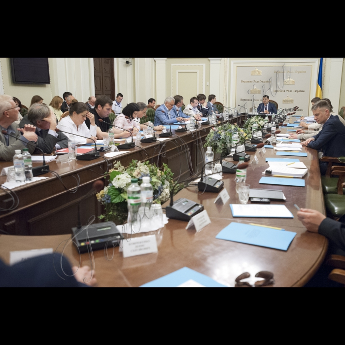 26 травня 2015
Під головуванням Голови ВР України Володимира Гройсмана відбулося засідання Експертної групи з питань підготовки законопроекту «Про вибори депутатів Верховної Ради Автономної Республіки Крим, місцевих рад та сільських, селищних міських голів»