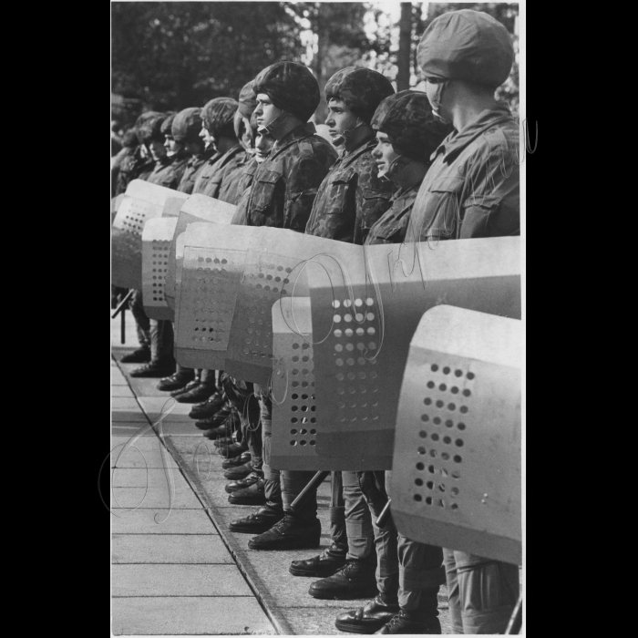 22.09.1993. Біля ВР, міліція
