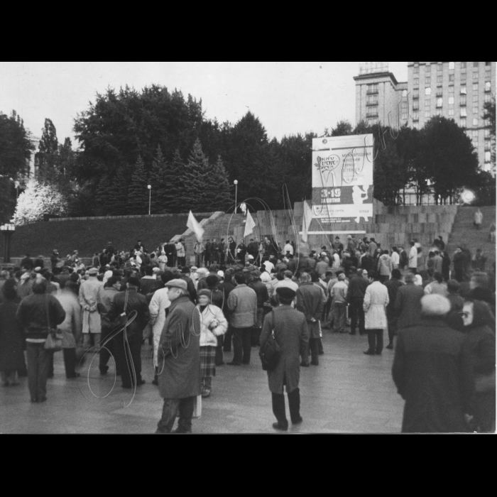 04.10.1993.
Київ. Мітинг на підтримку перемоги Єльцина в Москві.