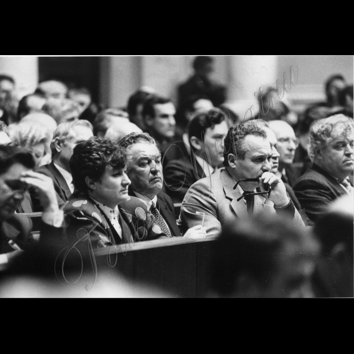 18.01.1994 . У сесійній залі ВР відбулася нарада представників місцевих рад народних депутатів України та представників Президента. 