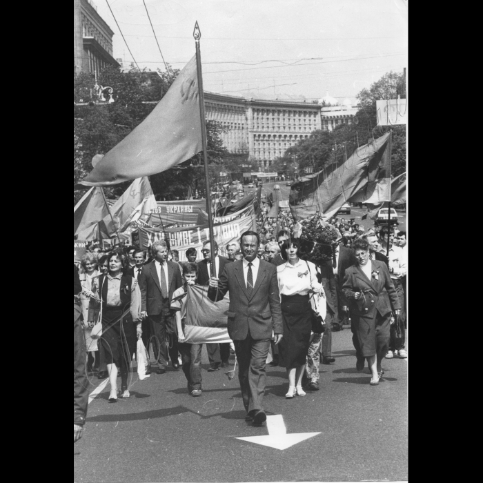 Першотравнева демонстрація на Хрещатику.
