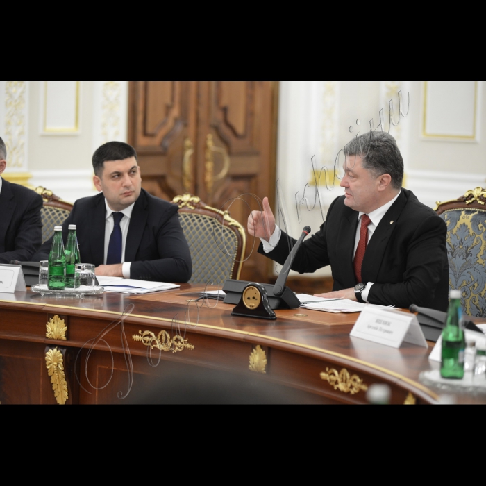 2 лютого 2015

Засідання Національної ради реформ під головуванням Президента України Петра Порошенка за участі Голови Верховної Ради Володимира Гройсмана, Прем’єр-міністра  Арсенія Яценюка.
