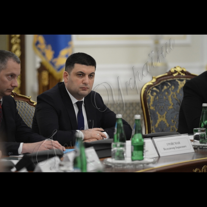 2 лютого 2015

Засідання Національної ради реформ під головуванням Президента України Петра Порошенка за участі Голови Верховної Ради Володимира Гройсмана, Прем’єр-міністра  Арсенія Яценюка.
