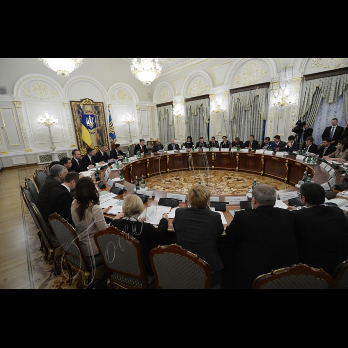 2 лютого 2015

Засідання Національної ради реформ під головуванням Президента України Петра Порошенка за участі Голови Верховної Ради Володимира Гройсмана, Прем’єр-міністра  Арсенія Яценюка.
