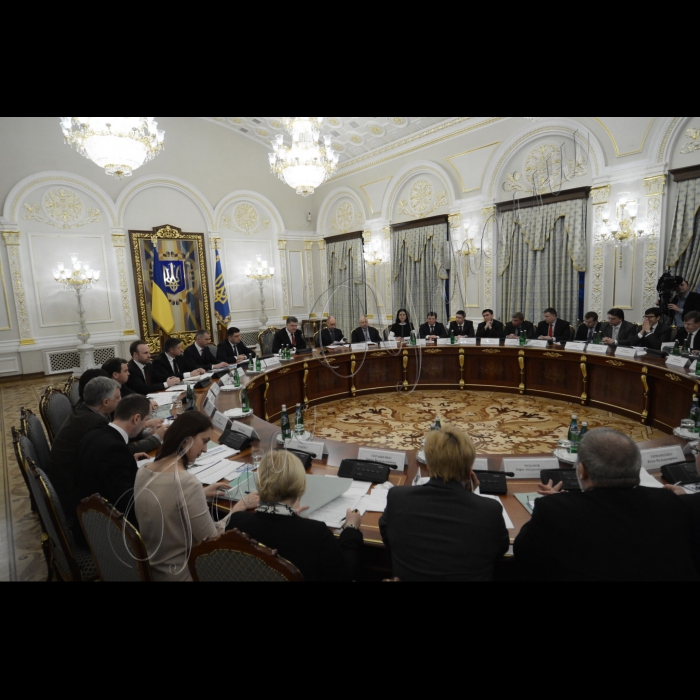 2 лютого 2015

Засідання Національної ради реформ під головуванням Президента України Петра Порошенка за участі Голови Верховної Ради Володимира Гройсмана, Прем’єр-міністра  Арсенія Яценюка.
