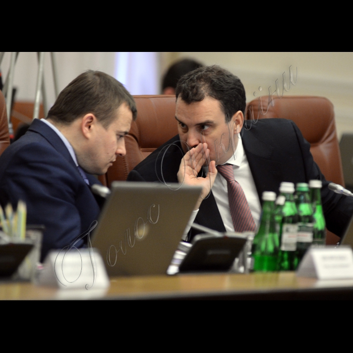 4 лютого 2015
Під головуванням Прем’єр-міністра України Арсенія Яценюка відбулось засідання уряду.
Міністр економічного розвитку і торгівлі України Айварас Абромавичус, міністр енергетики та вугільної промисловості України Володимир Демчишин.