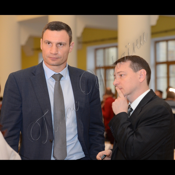 У КМДА відбулася презентація проектів бюджету Києва на 2015 рік та програми економічного і соціального розвитку міста на 2015 рік за участю міського голови столиці Віталія Кличка. 

Віталій Кличко , Андрій Странніков (голова постійної комісії з питань бюджету та соціально-економічного розвитку)