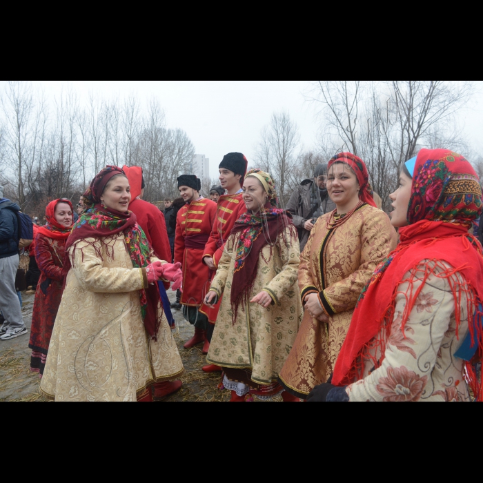 19 січня 2015. На «Мамаєвій Слободі»  відбулося свято – «Козацька Ордань»  (Водохреща). Під веселу музику троїстих музик, співи та танці фольклорних колективів, а також залпи козацьких гармат, всі бажаючі змогли пірнути в крижану ополонку в озері з якого бере початок легендарна річка Либідь.