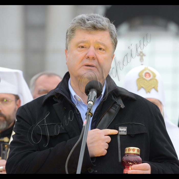 18 січня 2015. Марш солідарності проти тероризму і пам'яті жертв теракту в Волновасі.

Президент України Петро Порошенко