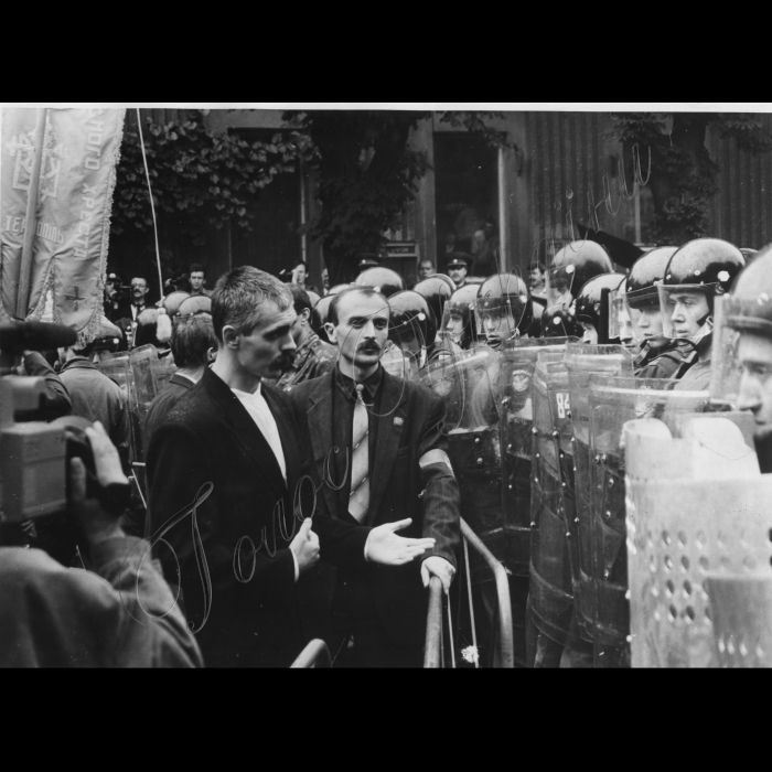 18.07.1995 .
День похорону Патріарха Володимира .