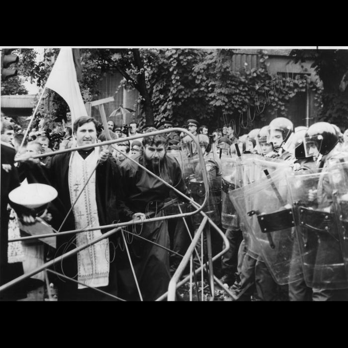 18.07.1995 . День похорону Патріарха Володимира .