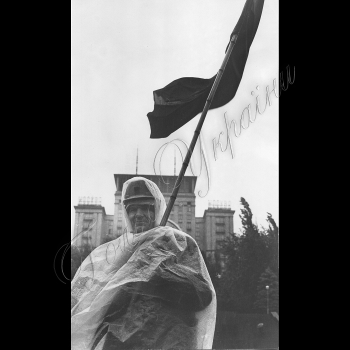 30.09.1995. Київ, Майдан Незалженості
Голодуючий шахтар