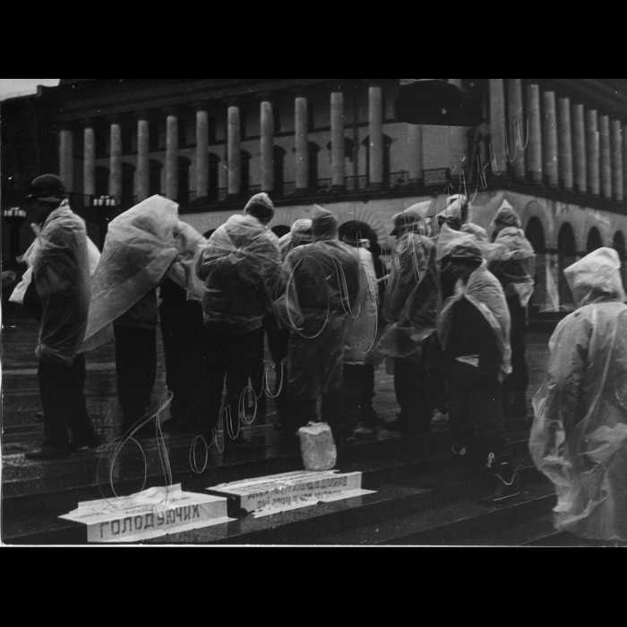 30.09.1995. Київ, Майдан Незалженості
Голодуючі шахтарі