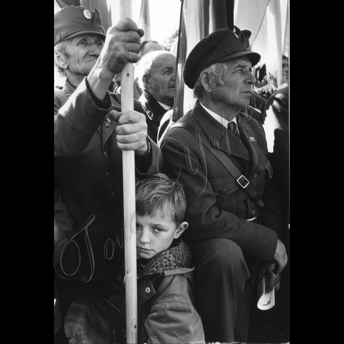 15.10.1995.
Івано-Франківська область, село Старий Угринів - батьківщина Степана Бандери. ветерани УПА