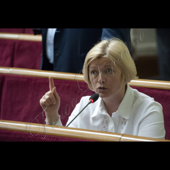 04 червня 2015
Президент України Петро Порошенко виступив у парламенті із щорічним Посланням до Верховної Ради про внутрішнє і зовнішнє становище України.
Ірина Геращенко