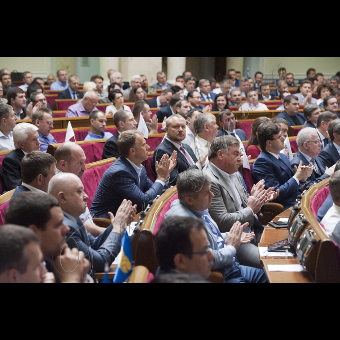 04 червня 2015
Президент України Петро Порошенко виступив у парламенті із щорічним Посланням до Верховної Ради про внутрішнє і зовнішнє становище України.