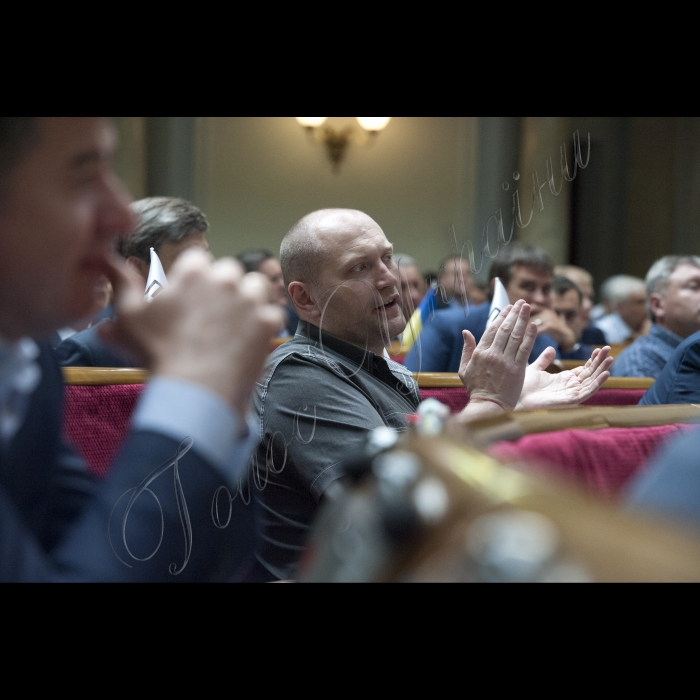 04 червня 2015
Президент України Петро Порошенко виступив у парламенті із щорічним Посланням до Верховної Ради про внутрішнє і зовнішнє становище України.
Борислав Береза