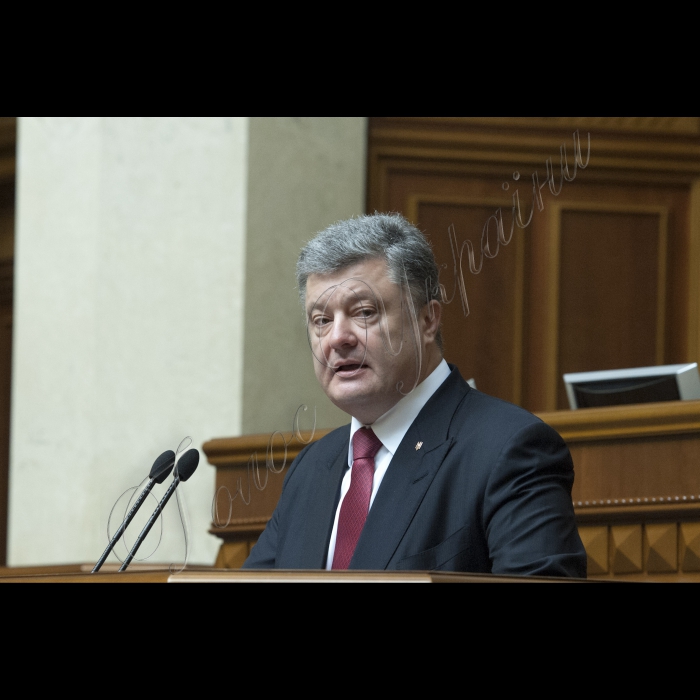 04 червня 2015
Президент України Петро Порошенко виступив у парламенті із щорічним Посланням до Верховної Ради про внутрішнє і зовнішнє становище України.