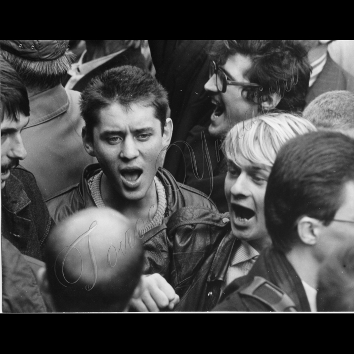 19.10.1995. Пікетування Кабміну профспілками робітників машинобудування і оборонної промисловості.