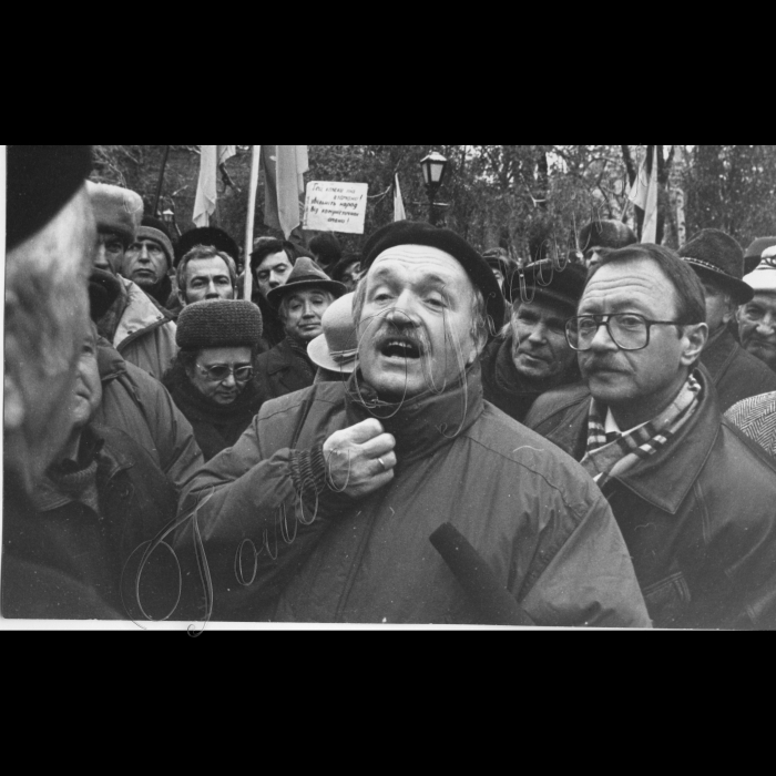 07.11.1995. Мітинг біля Університету до річниці початку Великої Жовтневої революції. НРУ, Чорновіл , Коваль