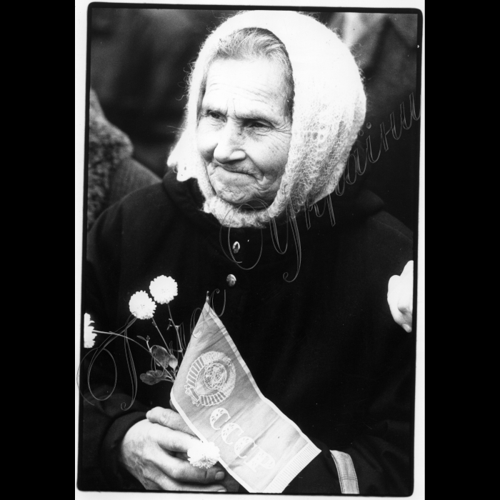 07.11.1995. Мітинг на Майдані до річниці початку Великої Жовтневої революції, герб СССР