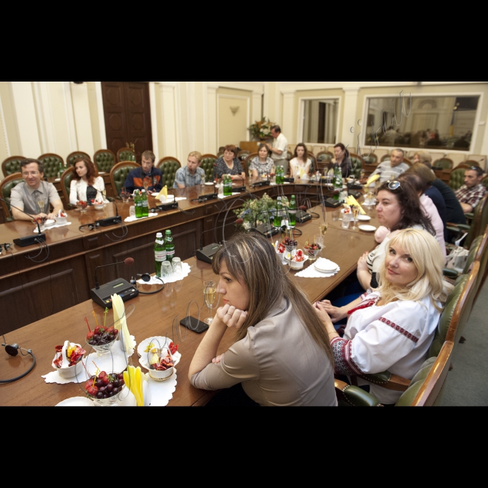 05 червня 2015
Голоа ВР України Володимир Гройсман привітав журналістів з їхнім професійним святом.