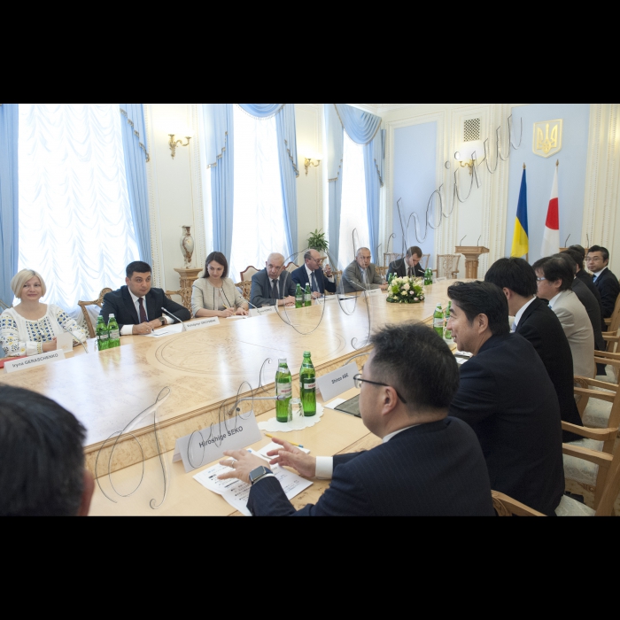 06 червня 2015
Зустріч Голови ВР України Володимира Гройсмана з Прем’єр-міністром Японії Сіндзо Абе.
Огляд сесійної зали.