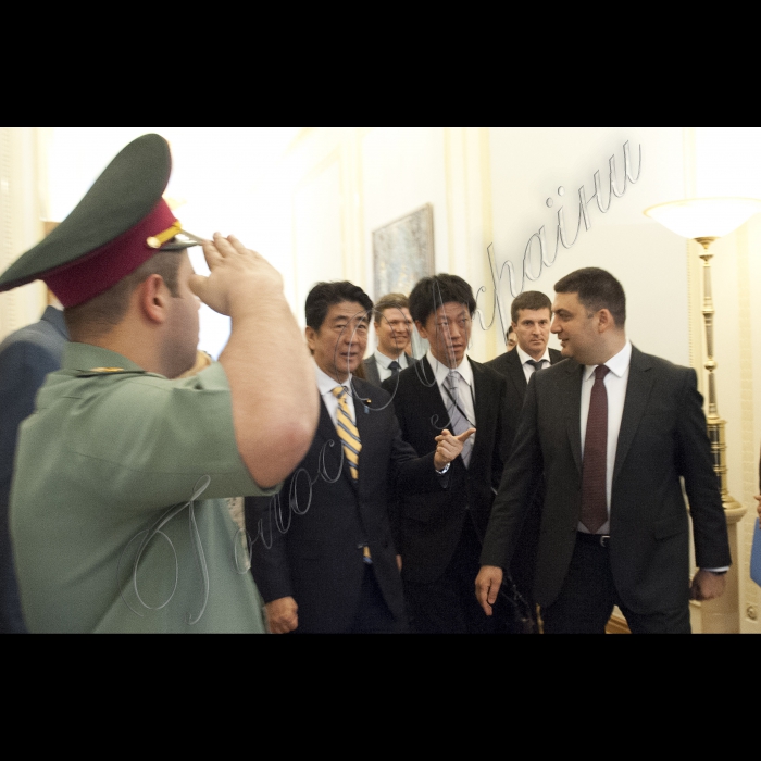 06 червня 2015
Зустріч Голови ВР України Володимира Гройсмана з Прем’єр-міністром Японії Сіндзо Абе.
Огляд сесійної зали.