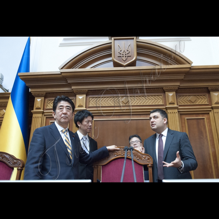 06 червня 2015
Зустріч Голови ВР України Володимира Гройсмана з Прем’єр-міністром Японії Сіндзо Абе.
Огляд сесійної зали.