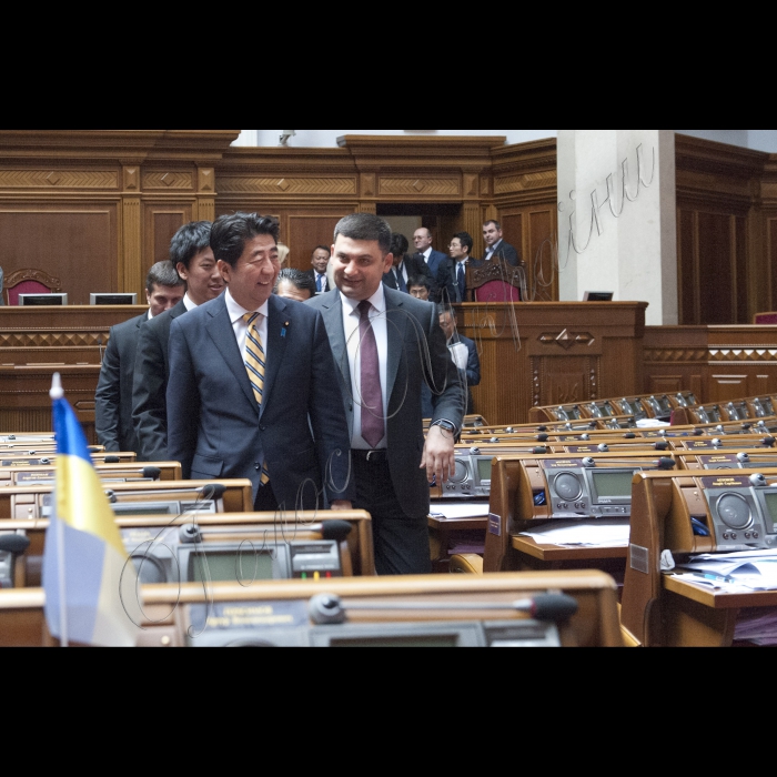 06 червня 2015
Зустріч Голови ВР України Володимира Гройсмана з Прем’єр-міністром Японії Сіндзо Абе.
Огляд сесійної зали.