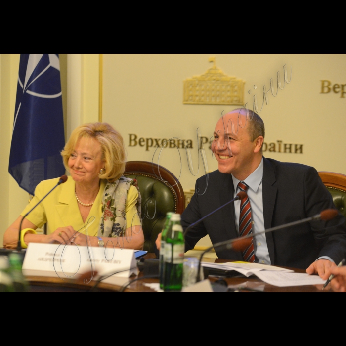 8 червня 2015
Відбулося засідання Міжпарламентської Ради Україна-НАТО. Вступне слово першого заступника голови Верховної Ради України, співголови Міжпарламентської Ради Україна-НАТО Андрія Парубія та співголови Міжпарламентської Ради Україна-НАТО від ПА НАТО Рейнел Андрейчук.
Співголова Міжпарламентської Ради Україна-НАТО Андрій Парубій та співголова Міжпарламентської Ради Україна-НАТО від ПА НАТО Рейнел Андрейчук