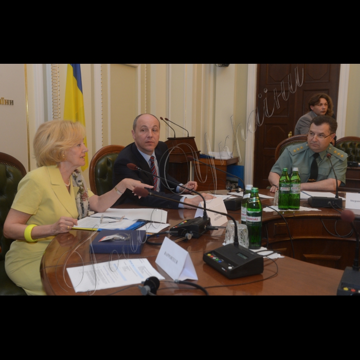 8 червня 2015
Відбулося засідання Міжпарламентської Ради Україна-НАТО. Вступне слово першого заступника голови Верховної Ради України, співголови Міжпарламентської Ради Україна-НАТО Андрія Парубія та співголови Міжпарламентської Ради Україна-НАТО від ПА НАТО Рейнел Андрейчук.
Співголова Міжпарламентської Ради Україна-НАТО Андрій Парубій, співголова Міжпарламентської Ради Україна-НАТО від ПА НАТО Рейнел Андрейчук та міністр оборони Степан Полторак