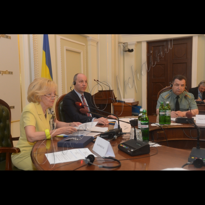 8 червня 2015
Відбулося засідання Міжпарламентської Ради Україна-НАТО. Вступне слово першого заступника голови Верховної Ради України, співголови Міжпарламентської Ради Україна-НАТО Андрія Парубія та співголови Міжпарламентської Ради Україна-НАТО від ПА НАТО Рейнел Андрейчук.
Співголова Міжпарламентської Ради Україна-НАТО Андрій Парубій, співголова Міжпарламентської Ради Україна-НАТО від ПА НАТО Рейнел Андрейчук та міністр оборони Степан Полторак