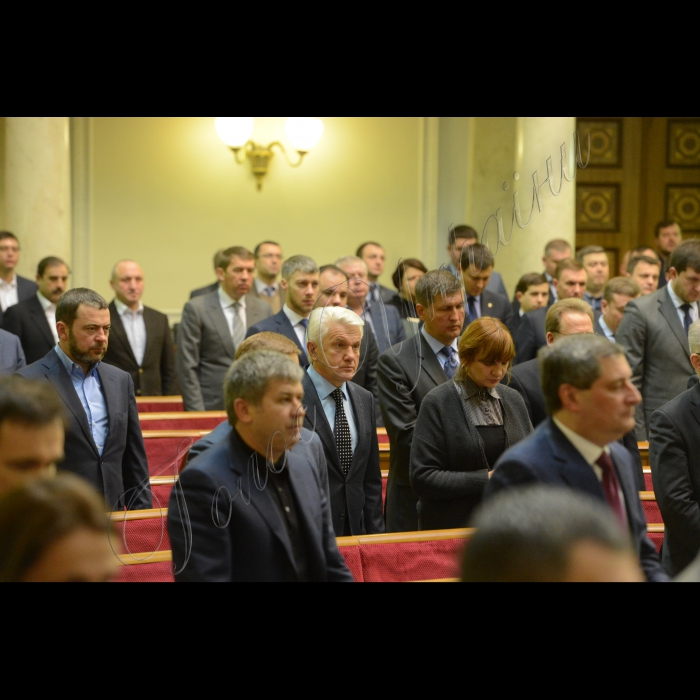 14січня 2015. Пленарне засідання ВР. Хвилина мовчання за загиблими в Волновасі. Литвин , Попов