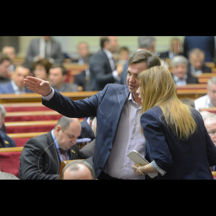14січня 2015. Пленарне засідання ВР.
Юрій Павленко , Ольга Червакова 
