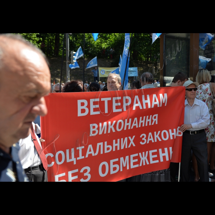 10 червня 2015   

Відбулось пікетування Кабінету міністрів України - третій, заключний етап акції на підтримку вимог профспілок у колективному трудовому спорі з Урядом і роботодавцями, який проходитиме за масової участі активістів профспілкових організацій і представників провідних громадських організацій, зокрема, Організації ветеранів України, Всеукраїнської громадської організації інвалідів 