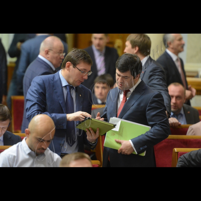 25 грудня 2014 р. Пленарне засідання Верховної Ради. Юрій Луценко, Роман Насіров  
