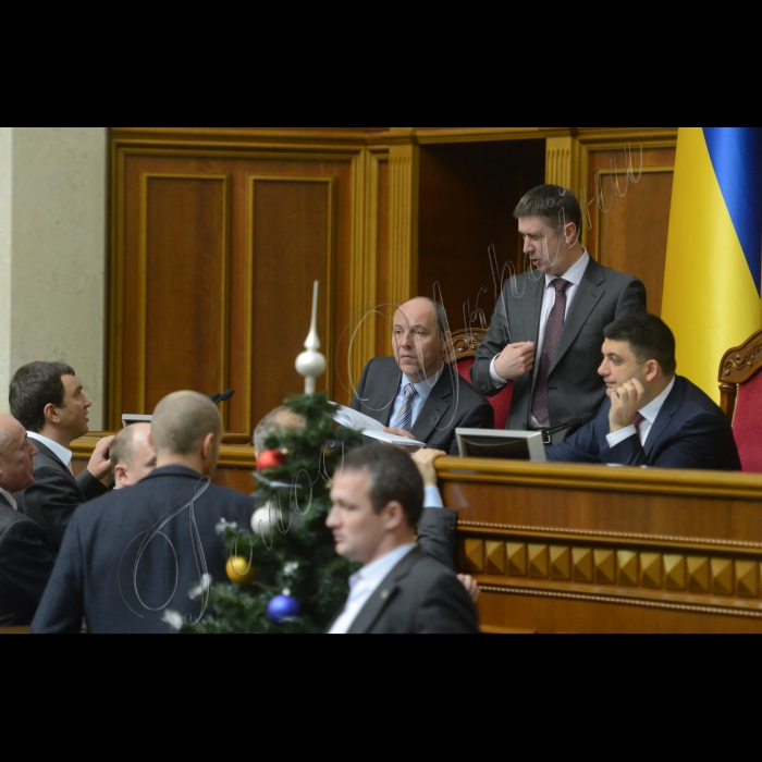 25 грудня 2014 р. Пленарне засідання Верховної Ради. Андрій Іванчук , Андрій Парубій, В’ячеслав Кириленко, віце-прем’єр-міністр, Володимир Гройсман 